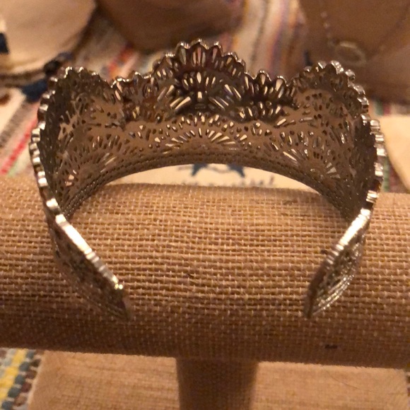 chloe + isabel queen lace cuff - Picture 3 of 6